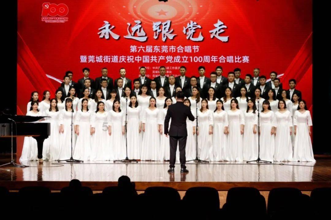 七旬老人不慎坠入窄井 消防员“倒挂金钩”入井营救 看看吧